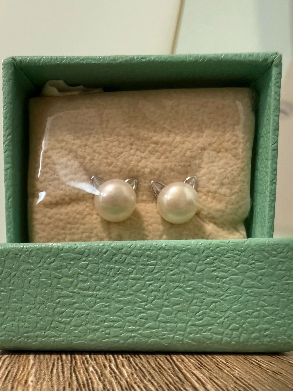 Pearl Cat Ear Stud Earrings - White